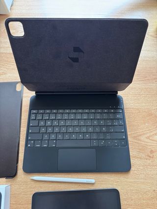 iPad Air M2 256GB + Pencil Pro + teclado