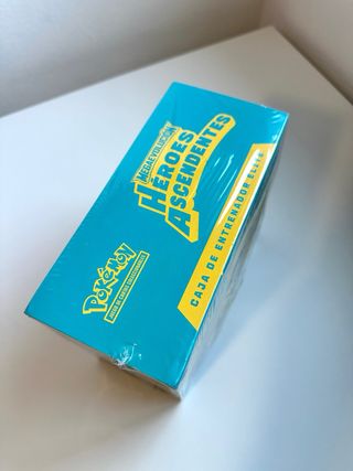 ETB Héroes Ascendentes Caja Entrenador Pokémon