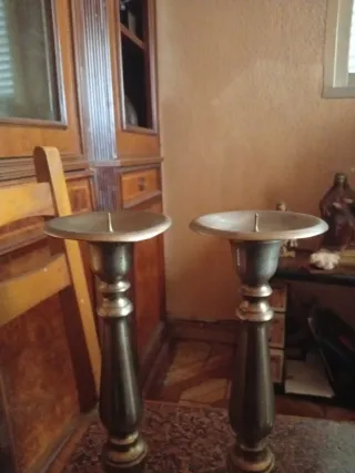 Dos candelabros de cromo