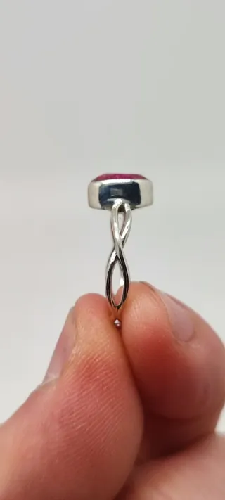 Anillo de Plata y Rubí.