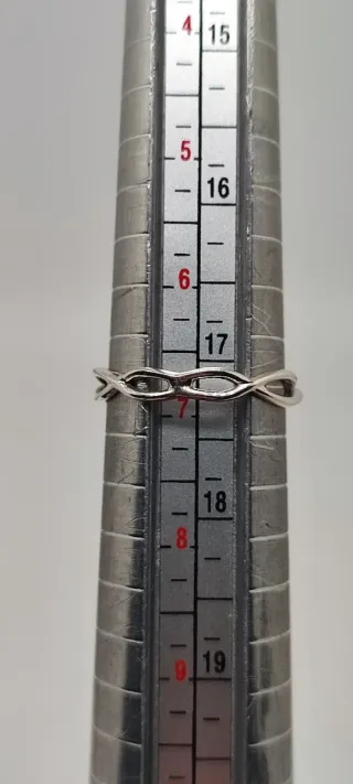 Anillo de Plata y Rubí.