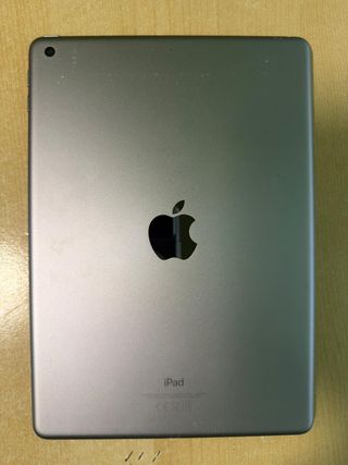 iPad 2018 9.7 32GB Grigio Siderale + caricatore