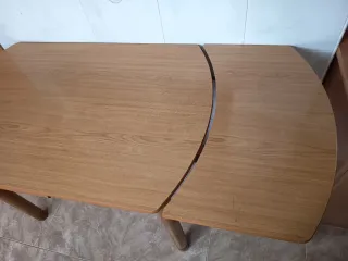 Mesa de cocina de color roble