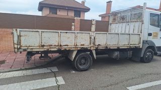 Camion Nisan con caja 4.50 mas cabina no basculbas