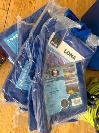 50 sillas 20 mesas plegables armario espejo lonas