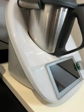 Thermomix TM6 con accesorios y bolsa