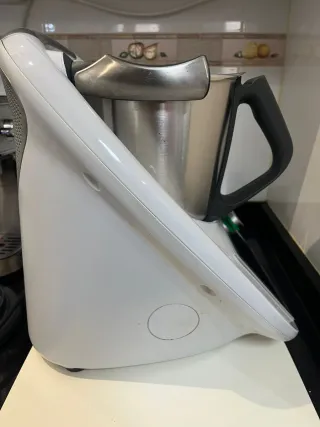 Thermomix TM6 con accesorios y bolsa