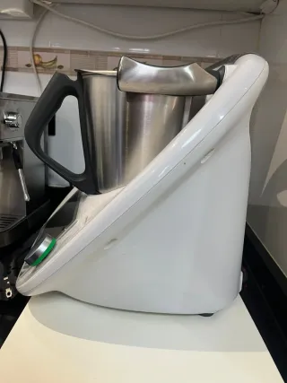 Thermomix TM6 con accesorios y bolsa