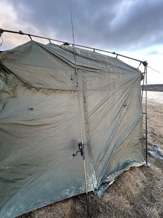 2 Cañas + 2 Carretes + Lote de Cebo