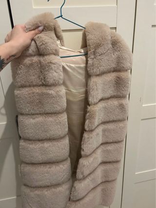 Abrigo pelo beige talla única