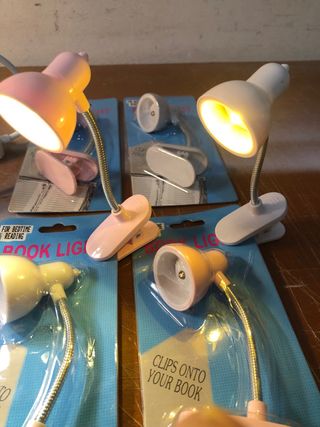 Mini lámpara LED de lectura a pilas