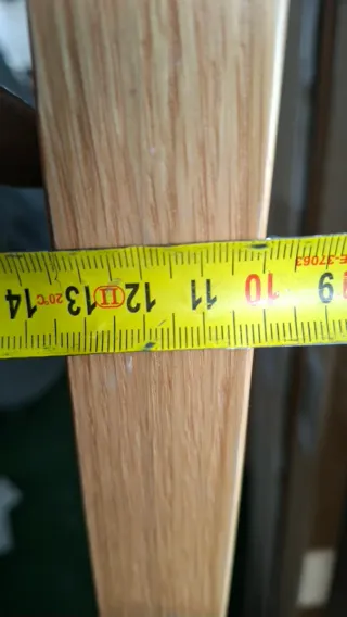 Puerta madera con cristal, cocina, salon.