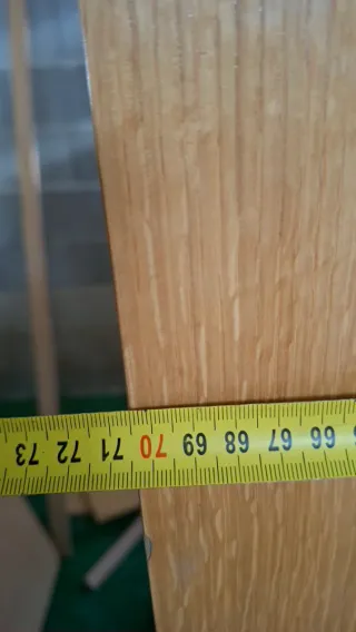 Puerta madera con cristal, cocina, salon.