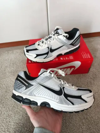 Nike Vomero 5 Argento/Bianco