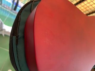 Ukelele infantil con cuerdas de colores