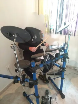 Batería Electrónica Roland TD-6 + Taburete