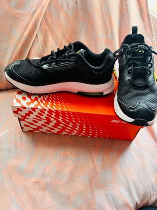 Zapatillas Nike Hombre Talla 42 Negras y Verdes