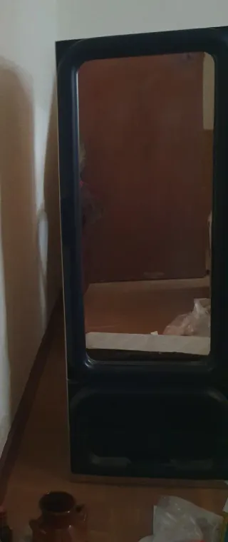 Armario de baño azul con espejo dentro y fuera