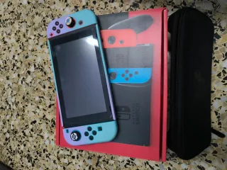 Nintendo Switch con caja y accesorios