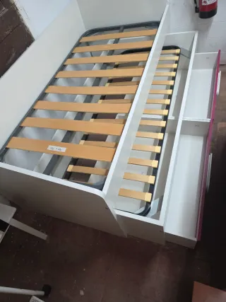 Cama nido blanca y rosa