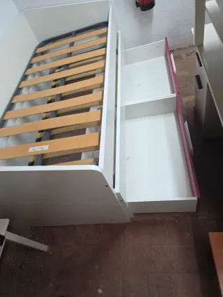 Cama nido blanca y rosa