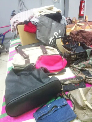 Bolsos variados x la compra de uno regalo sorpresa