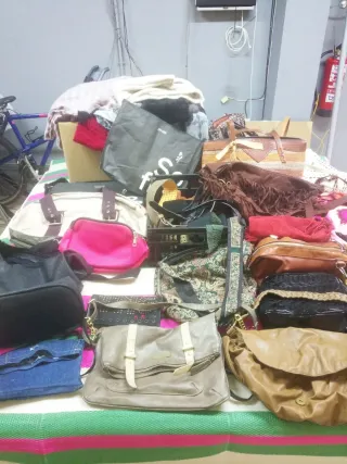 Bolsos variados x la compra de uno regalo sorpresa