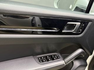 Porsche Cayenne -