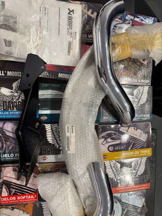 Tubo escape Akrapovič harley incompleto