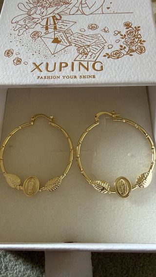 Pendientes XUPING Aro con Virgen María