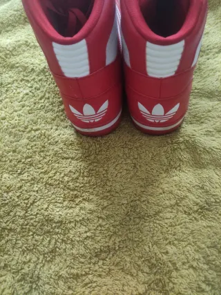 Zapatillas Adidas Altas Rojas y Blancas