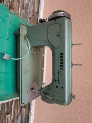 Máquina de coser Refrey Proferida