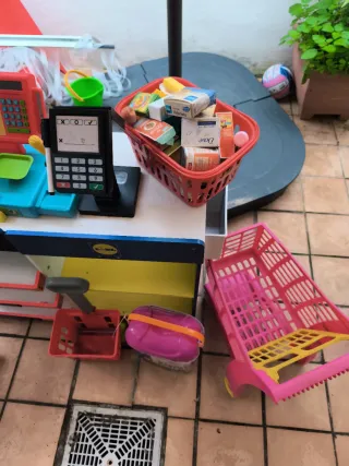 Supermercado de juguete con accesorios