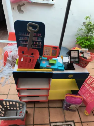 Supermercado de juguete con accesorios