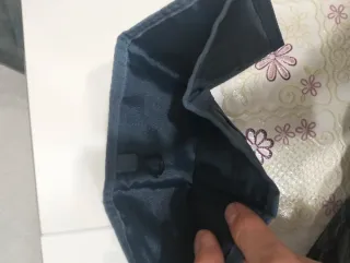 Portafoglio grigio con zip