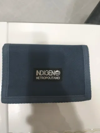 Portafoglio grigio con zip