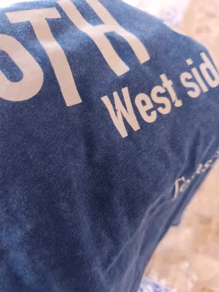 Camiseta Bershka azul 9th Street