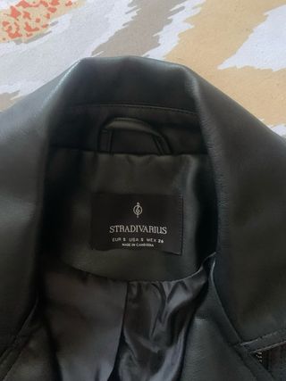 Chaqueta Polipiel Negra Stradivarius Talla S