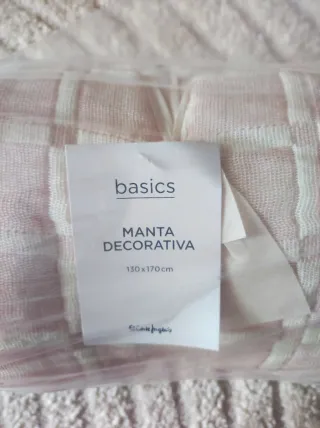 Manta decorativa El Corte Inglés rosa y beige