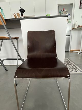 Dos sillas de cocina madera y metal