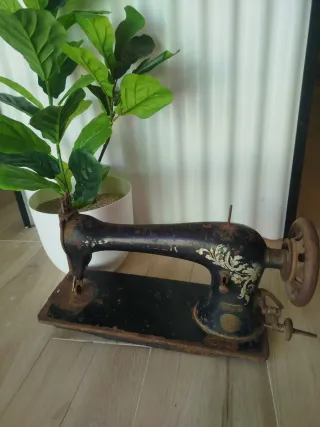 Máquina de coser Singer antigua