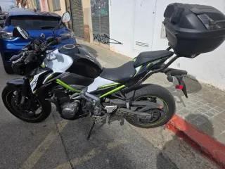 Kawasaki Z900 Negra, Verde y Blanca
