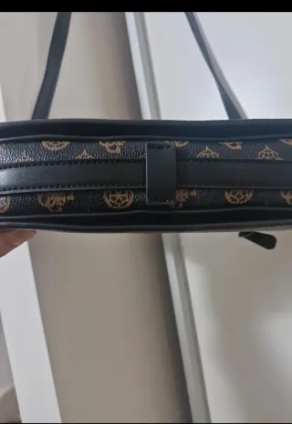 Borsa tracolla Guess Hensely marrone e oro