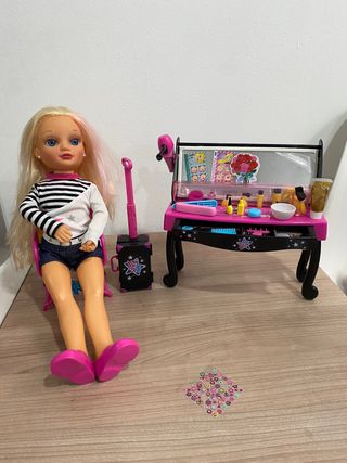 Nancy Maquilladora con Tocador y Accesorios