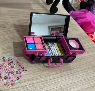 Nancy Maquilladora con Tocador y Accesorios