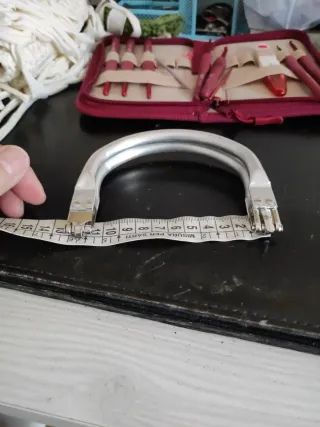 Chiusura metallica per clutch