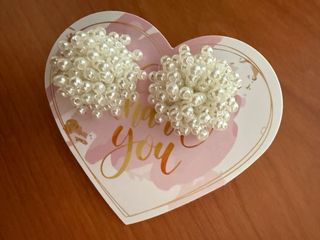 Pendientes de abalorios blancos