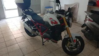 BMW R1200R Roja y Blanca
