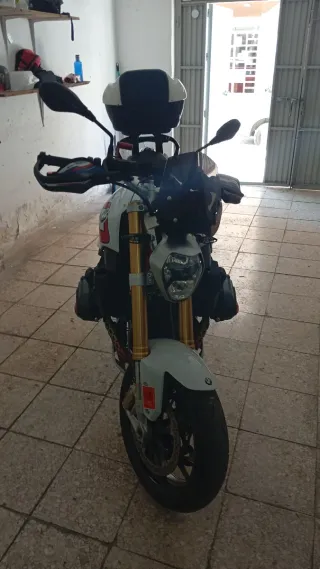 BMW R1200R Roja y Blanca