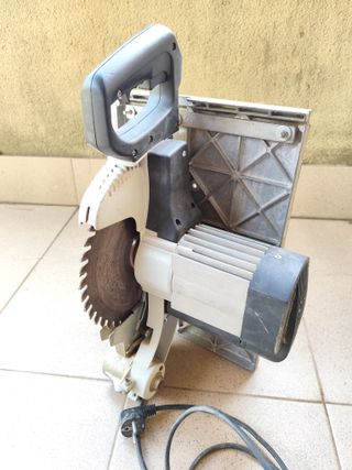 Sierra circular eléctrica para madera